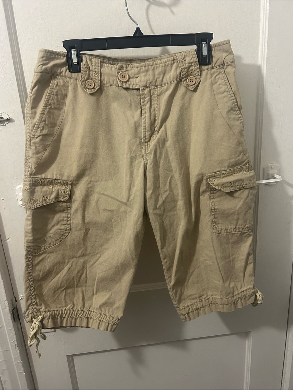 Bamboo Traders • 100% Cotton Eyelet Khaki Cargo Capris
